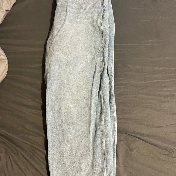 Size 18 Light wash high rise loose fitting jeans - Picture 3 of 4